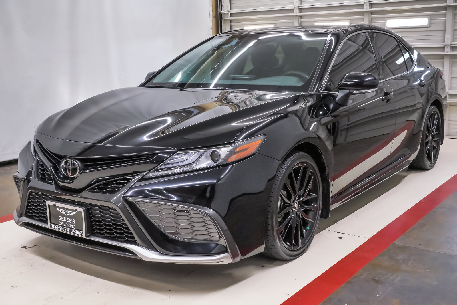 Used 2022 Toyota Camry XSE FWD image 1