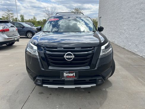 Used 2023 Nissan Pathfinder SL w/ Black Appearance Package AWD/4WD image 2