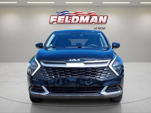Used 2023 Kia Sportage LX FWD image 2