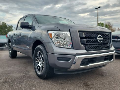 Used 2023 Nissan Titan SV image 2