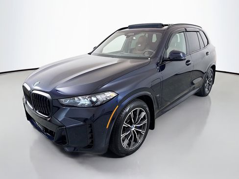 Used 2025 BMW X5 xDrive50e w/ Executive Package image 3