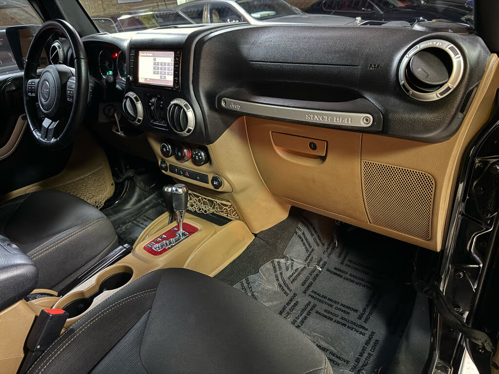 Used 2018 Jeep Wrangler Unlimited Rubicon w/ Dual Top Group AWD/4WD image 9