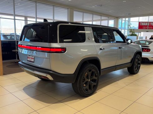 Used 2023 Rivian R1S Adventure image 4