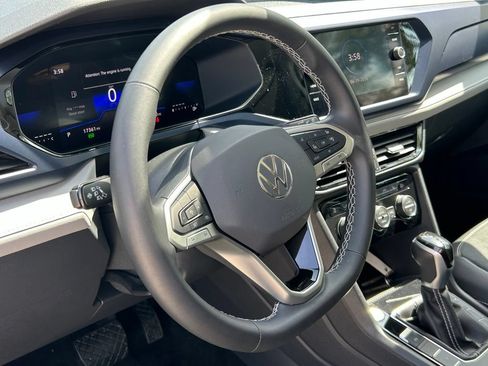 Certified 2024 Volkswagen Taos SE w/ Panoramic Sunroof Package FWD image 17