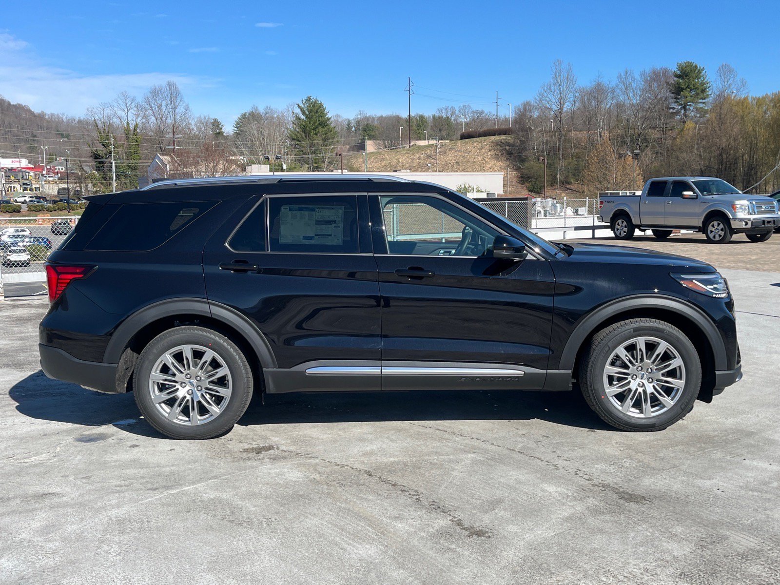 New 2026 Ford Explorer Platinum RWD image 2