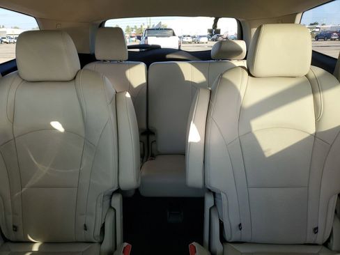 Used 2023 Buick Enclave Essence image 13