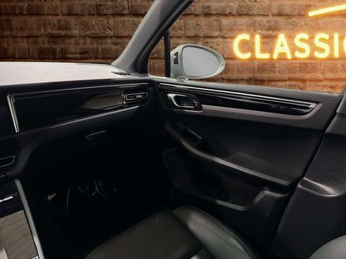 Used 2024 Porsche Macan image 22