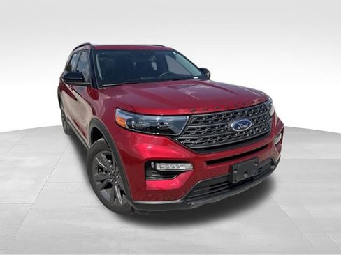 Used 2023 Ford Explorer XLT w/ Equipment Group 202A AWD/4WD image 38
