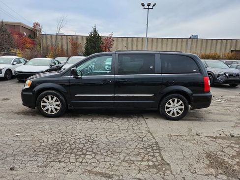 Used 2013 Chrysler Town & Country Touring image 30
