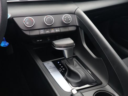 Certified 2026 Hyundai Elantra SE FWD image 24