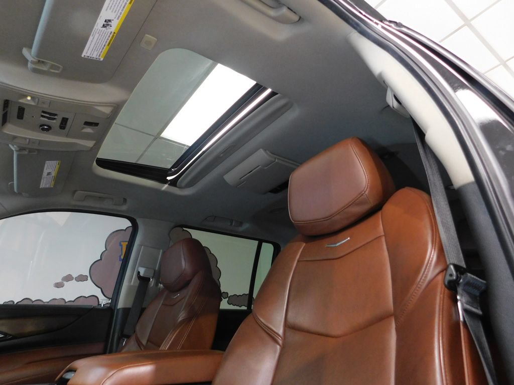 Used 2019 Cadillac Escalade ESV Luxury AWD/4WD image 36