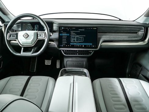 Used 2024 Rivian R1S Adventure image 18