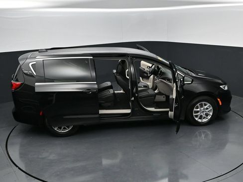 Used 2024 Chrysler Pacifica Touring-L FWD image 33