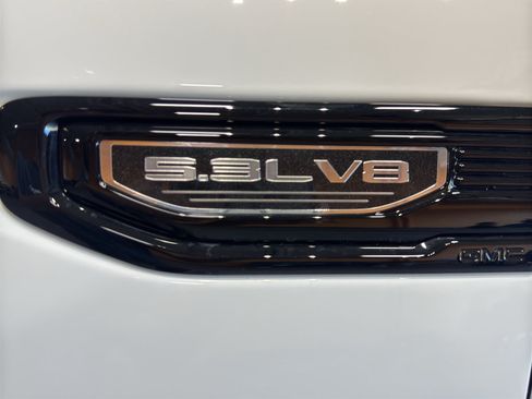 Used 2025 GMC Sierra 1500 Elevation w/ Elevation Premium Package AWD/4WD image 10