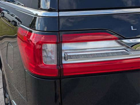 Used 2020 Lincoln Navigator L Reserve w/ Equipment Group 208A Reserve image 13