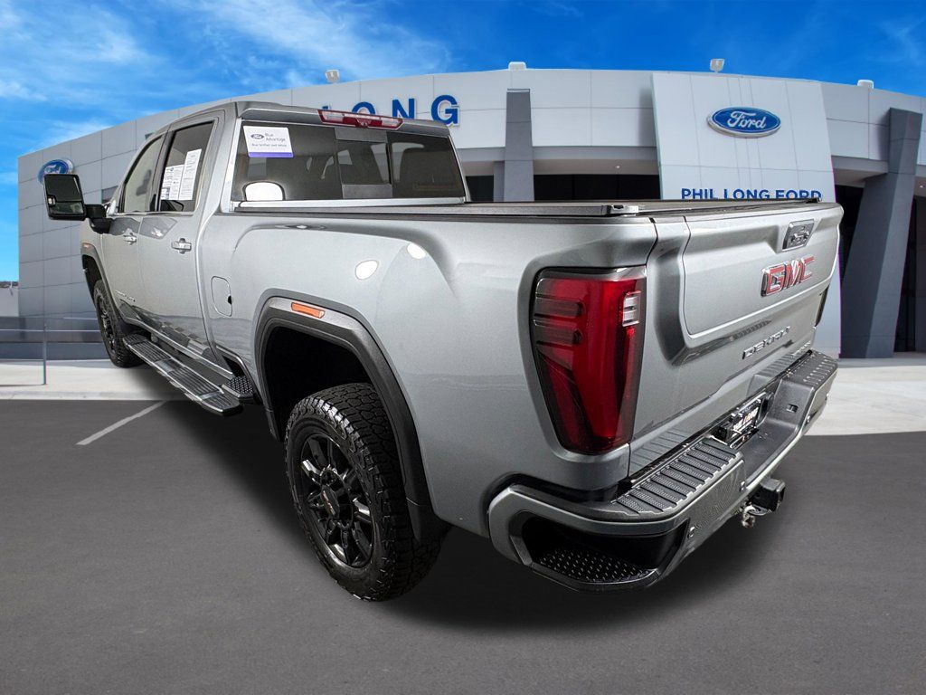 Used 2024 GMC Sierra 3500 Denali w/ Technology Package AWD/4WD image 3