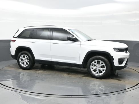 Used 2023 Jeep Grand Cherokee Limited image 5