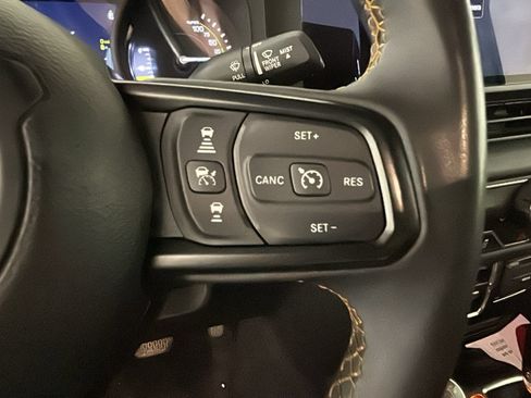 Used 2024 Jeep Wrangler Unlimited AWD/4WD image 18
