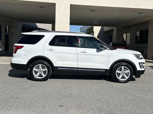 Used 2016 Ford Explorer XLT image 8