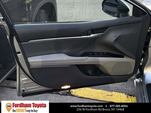 Used 2018 Toyota Camry SE image 11