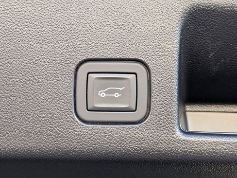 Used 2025 Chevrolet Equinox EV LT w/ Convenience Package image 19