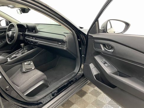 Used 2025 Honda Accord SE image 34