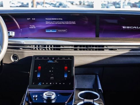 Used 2025 Cadillac Escalade Premium Luxury image 14