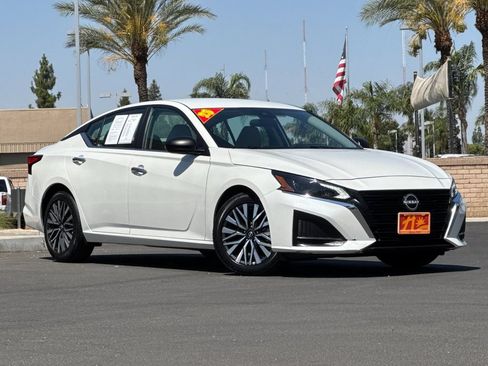 Used 2025 Nissan Altima 2.5 SV FWD image 1