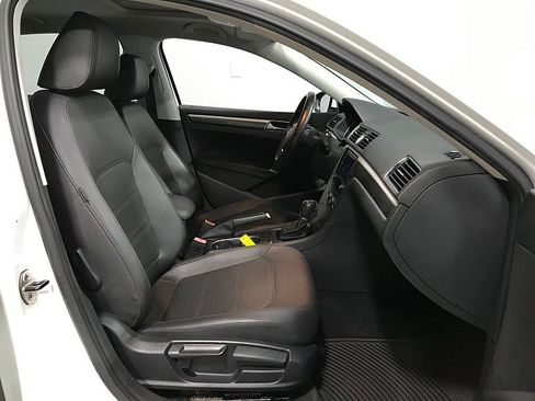 Used 2016 Volkswagen Passat 1.8T SE FWD image 14
