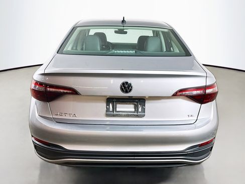 Used 2024 Volkswagen Jetta SE image 6