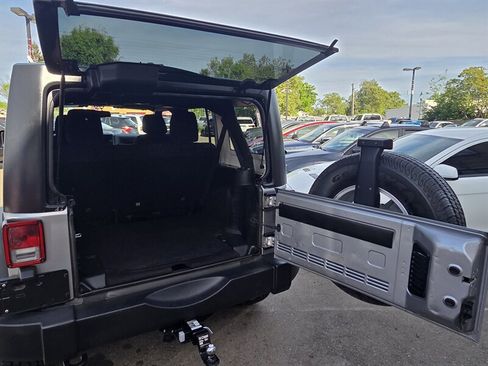 Used 2018 Jeep Wrangler Unlimited Sport S image 7