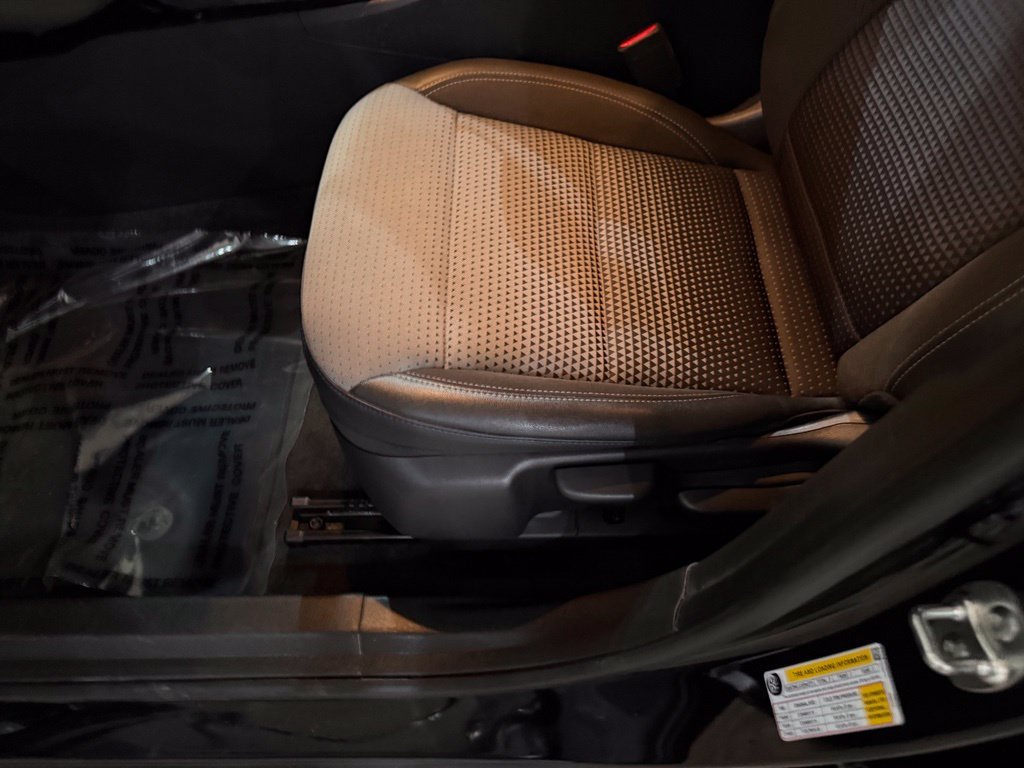 Used 2025 Chevrolet Trax LT FWD image 25