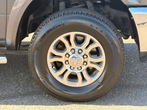 Used 2018 RAM 2500 Laramie w/ Convenience Group image 9