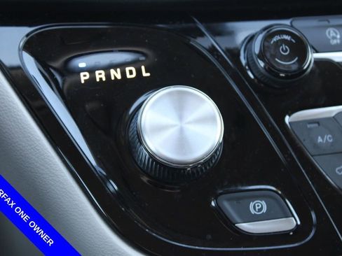 Used 2023 Chrysler Voyager LX image 42