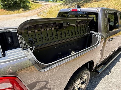 Used 2023 RAM 1500 Laramie AWD/4WD image 7