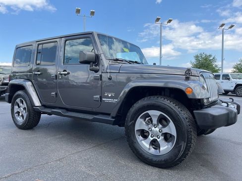 Used 2017 Jeep Wrangler Unlimited Sahara w/ Connectivity Group AWD/4WD image 62