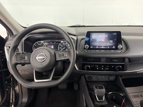 Used 2024 Nissan Rogue S FWD image 3