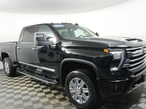 Used 2024 Chevrolet Silverado 3500 High Country w/ High Country Premium Package image 2