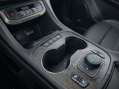 Certified 2023 GMC Acadia Denali w/ Denali Ultimate Package image 8