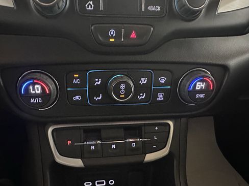 Used 2022 GMC Terrain SLT image 69