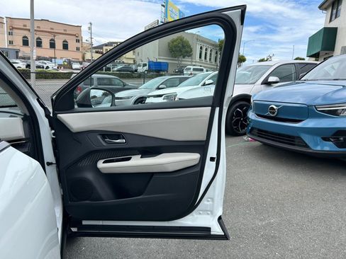 Used 2023 Nissan Ariya FWD image 43
