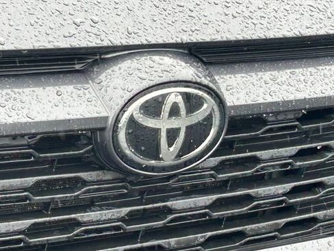 Used 2020 Toyota RAV4 XLE w/ All Weather Liner Package AWD/4WD image 11