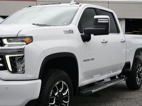 Used 2022 Chevrolet Silverado 3500 High Country image 32