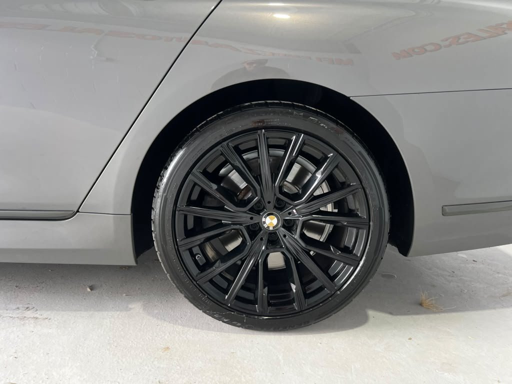 Used 2022 BMW 750i xDrive w/ Executive Package AWD/4WD image 9
