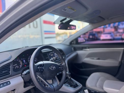 Used 2020 Hyundai Elantra SEL image 31