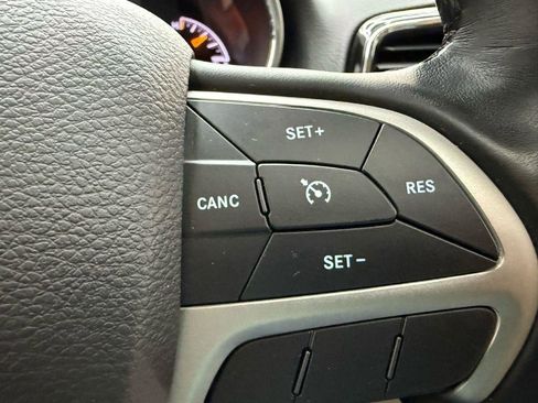 Used 2021 Jeep Grand Cherokee Limited image 16