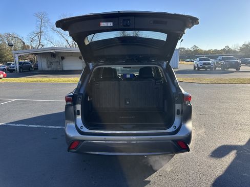 New 2026 Toyota Highlander Limited image 30