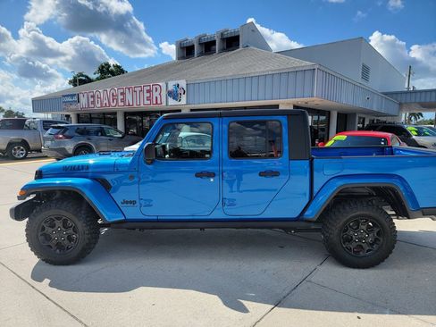 Used 2023 Jeep Gladiator Sport AWD/4WD image 2