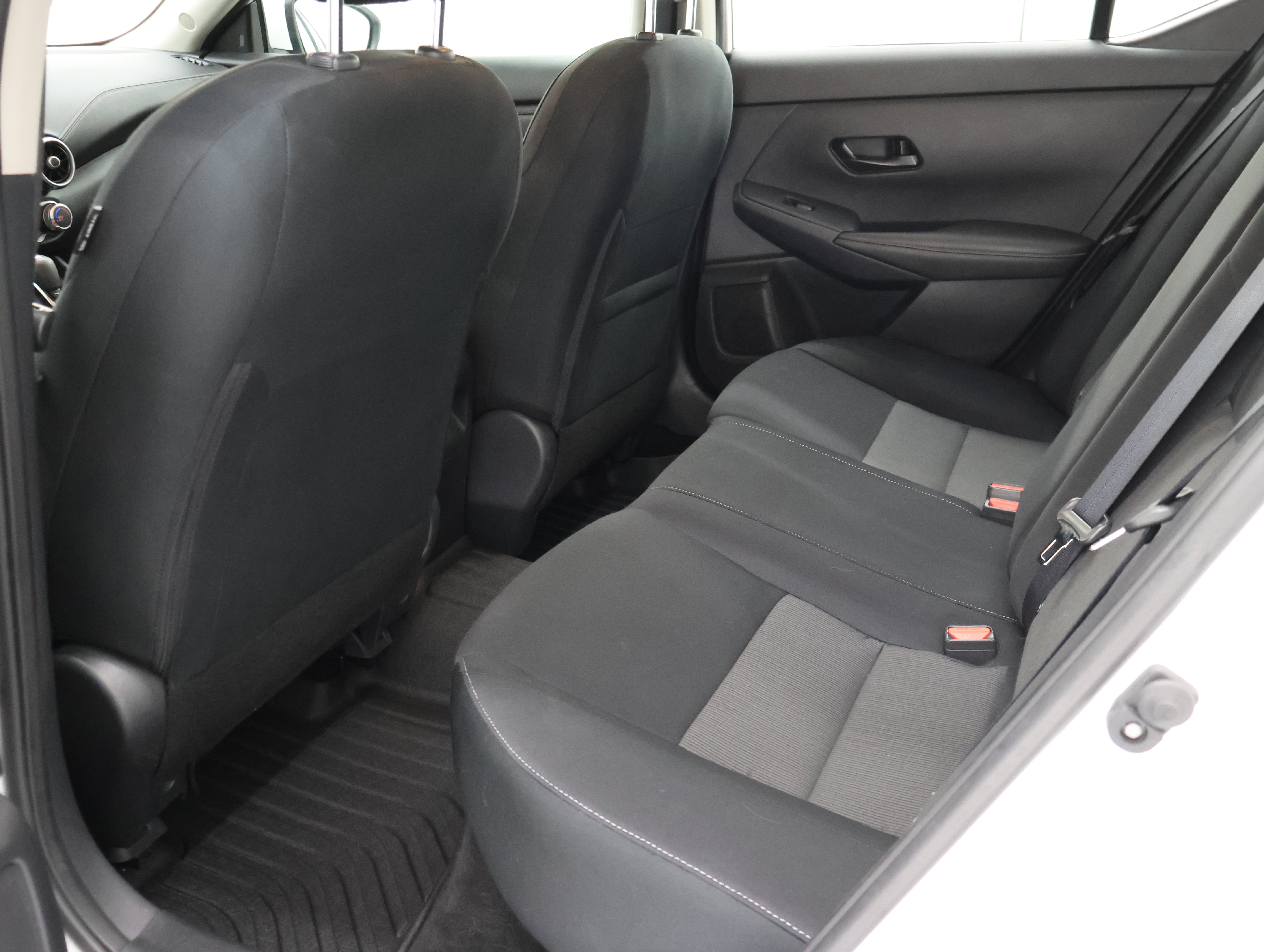 Used 2024 Nissan Sentra SV FWD image 32