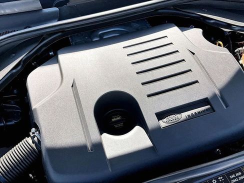 Used 2025 Land Rover Range Rover SE image 29